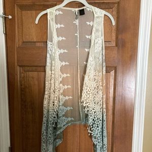 BKE boutique sheer vest size large.